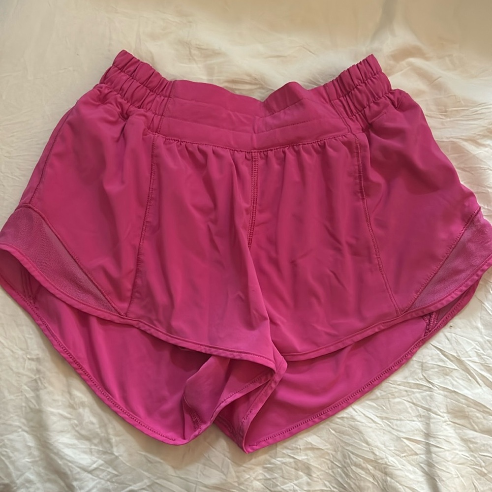 Lululemon size 4 pink hotty hot shorts 2.5”